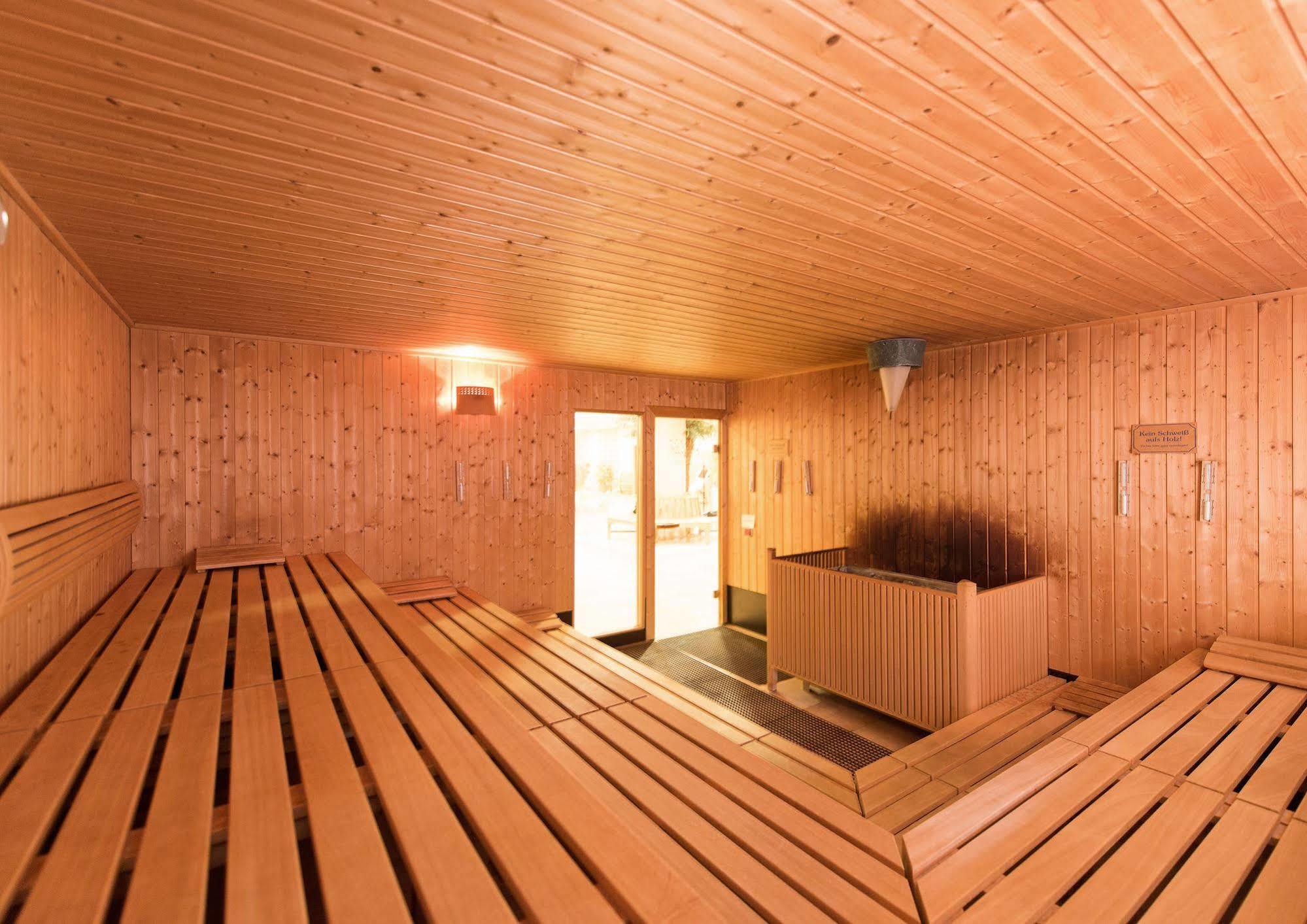 Maifeld Sport- Und Tagungshotel Hotel