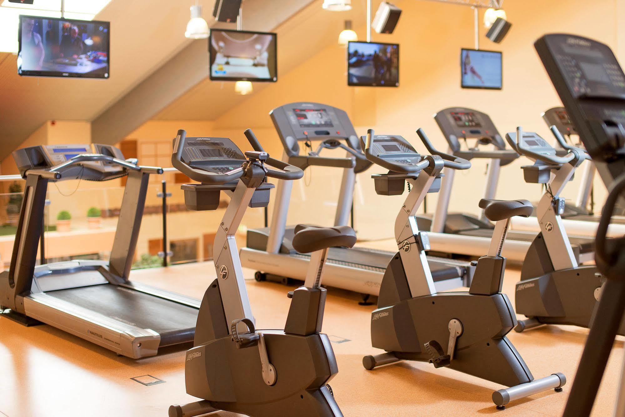 Maifeld Sport- Und Tagungshotel Hotel
