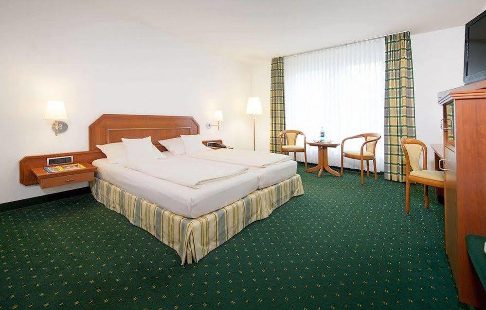 Maifeld Sport- Und Tagungshotel 4*
